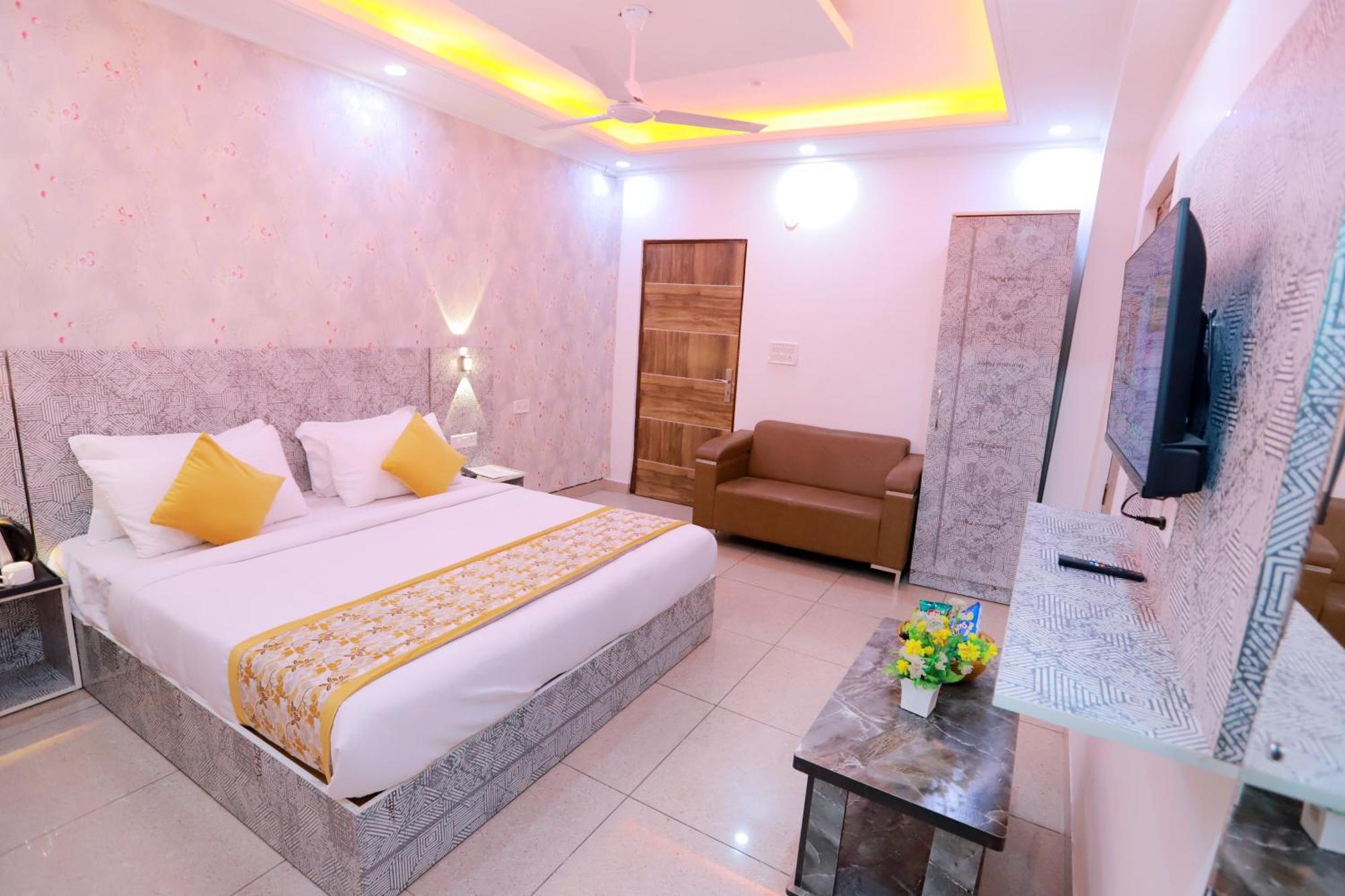 Oaks Inn Plaza Delhi Airport Нью-Делі Екстер'єр фото