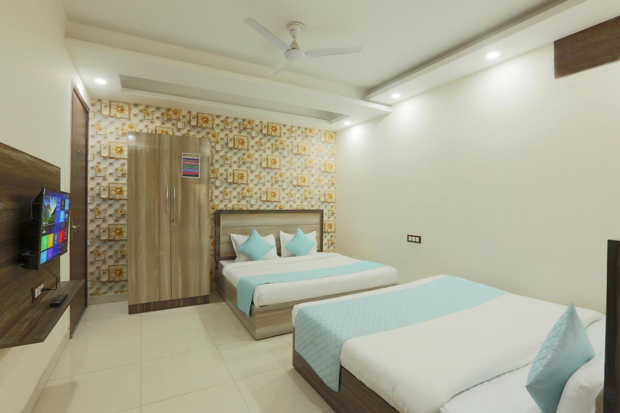 Oaks Inn Plaza Delhi Airport Нью-Делі Екстер'єр фото