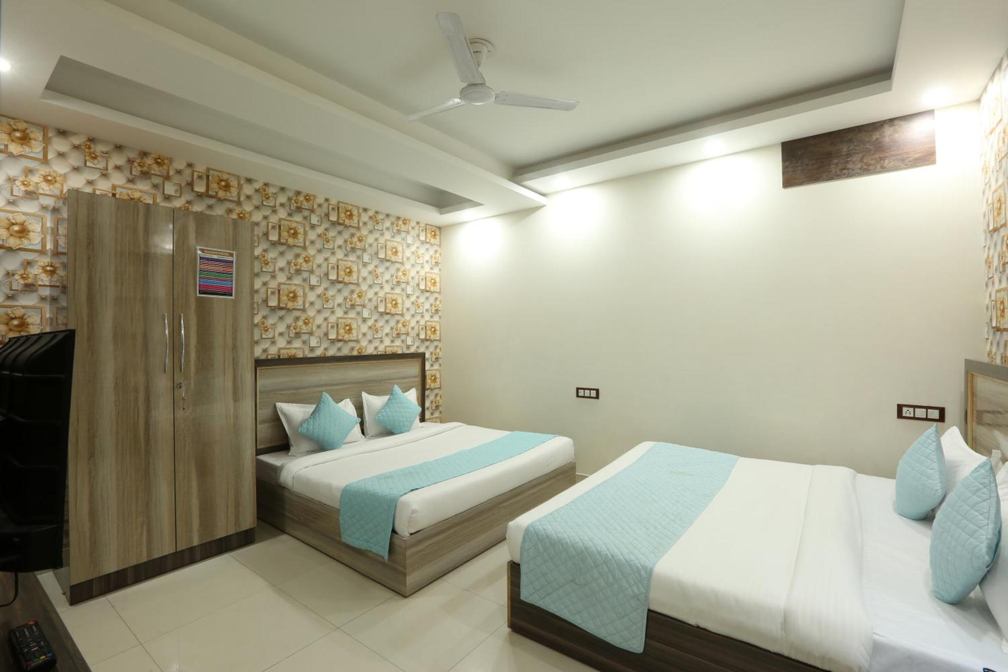 Oaks Inn Plaza Delhi Airport Нью-Делі Екстер'єр фото
