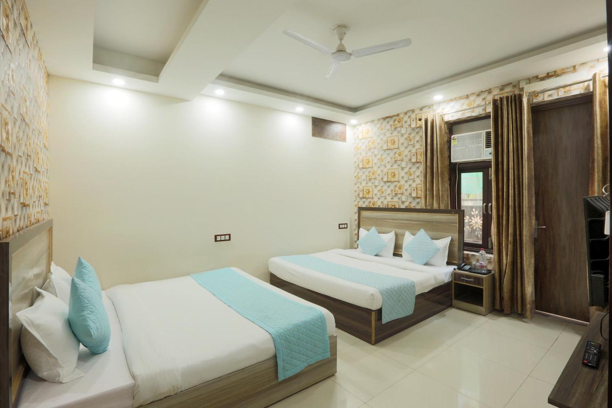 Oaks Inn Plaza Delhi Airport Нью-Делі Екстер'єр фото
